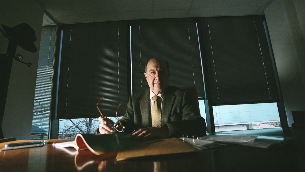 Funcionarios de brazos cruzados Me jubilo tras años intentando que me den trabajo