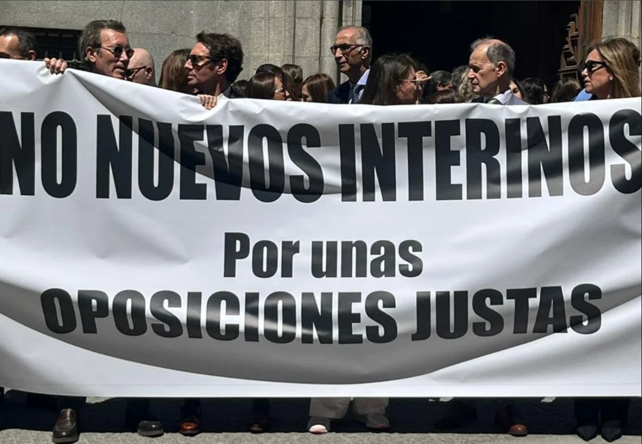 Los altos funcionarios frenan la maniobra del Gobierno para meter a interinos en puestos clave de la Administración