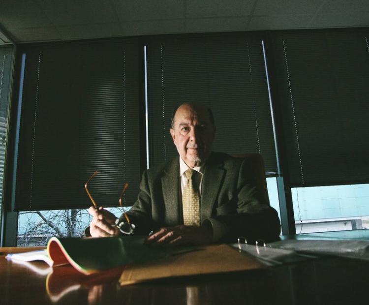 Funcionarios de brazos cruzados Me jubilo tras años intentando que me den trabajo