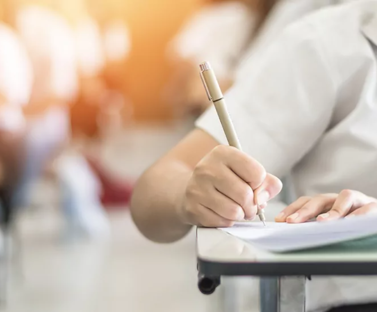 Los altos funcionarios piden becas para opositores A1 y defienden memorizar los temarios