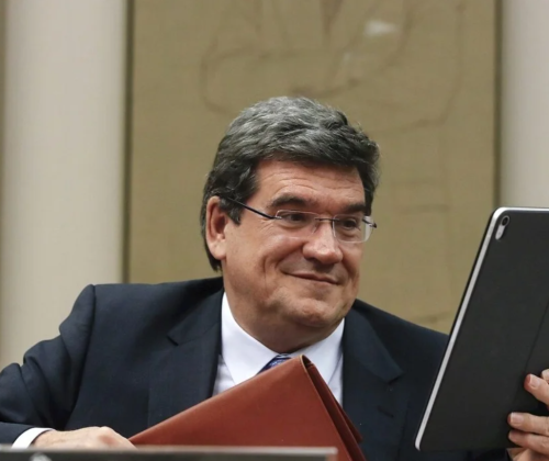 Escrivá estudia una propuesta para permitir que los funcionarios puedan trabajar hasta los 72 años